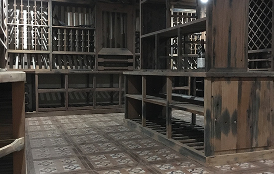 佛山老船木整體恒溫恒濕酒窖工程及空調(diào)設(shè)計(jì)安裝完工后酒窖圖片－鑫鴻比士亞[VINCELLAR]佛山酒窖空調(diào)工程設(shè)計(jì)安裝公司